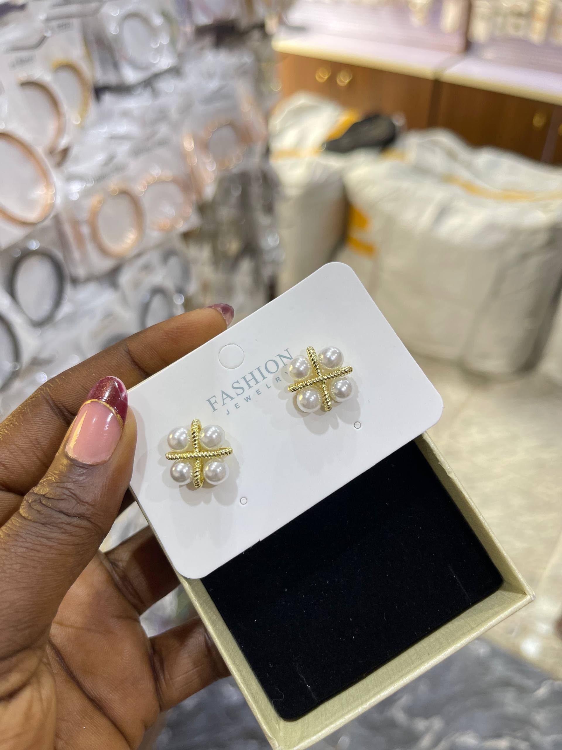 Pearl flower stud